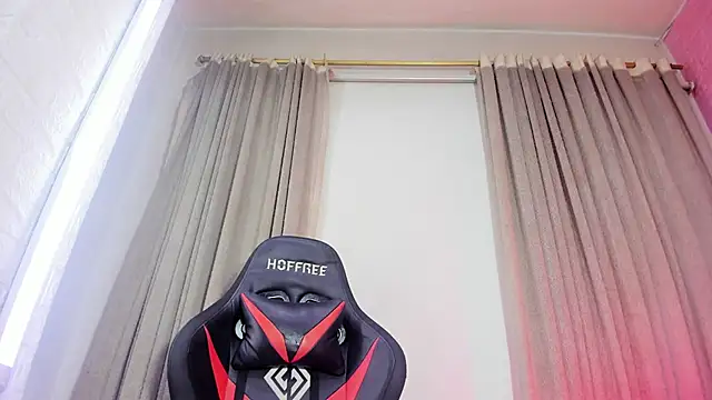 Engel_boss: διαδικτυακό σόου στην κάμερα