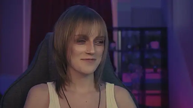 Chatroom XXX en direct de KiraMontoya