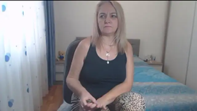 MatureDiana élő XXX-chatje