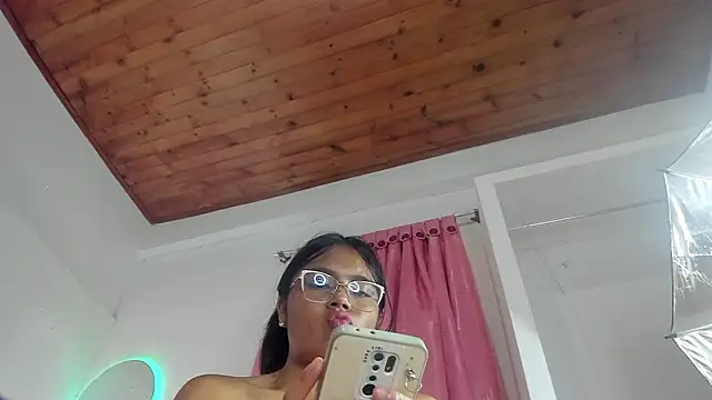 luna_velveth élő XXX-chatje