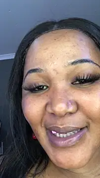 SultryBustyのライブXXXチャット