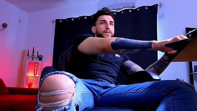 Czat XXX na żywo – MightyAaron66