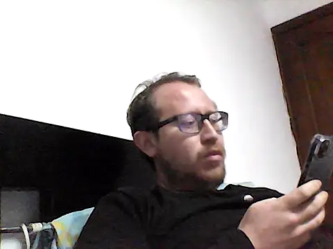 Ecuhot8976's Live XXX Chat