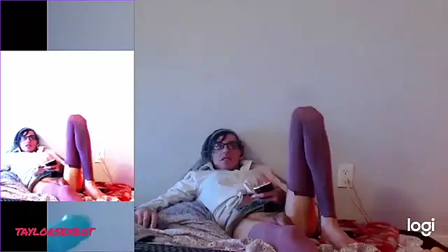 Taylorsexbot: вебкам-шоу