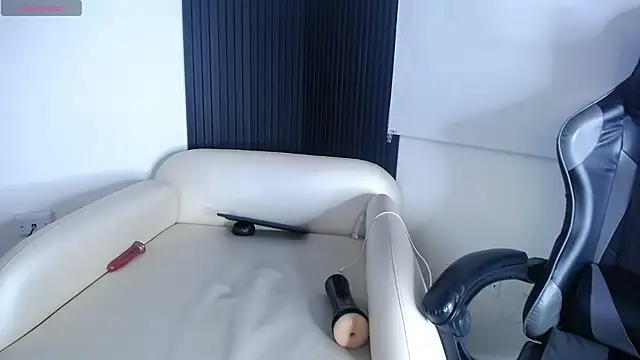 Philipp-Jones live XXX chat