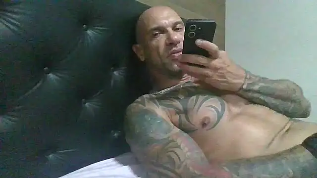 Pokazy przed kamerką – ArcanjoBlackxxx