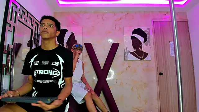 PRETTY_FEM: απευθείας συνομιλία ΧΧΧ