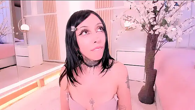 SalemBlackrose Show in webcam