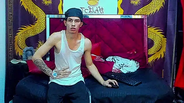 Pride_couple: διαδικτυακό σόου στην κάμερα