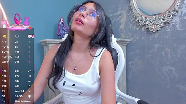 NayeCloud live XXX chat