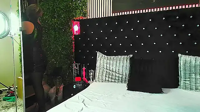 دردشة InannaStar الجنسية المباشرة