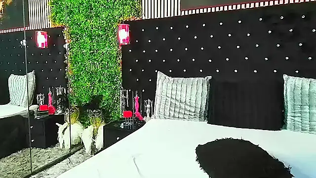 InannaStar Live XXX Chat