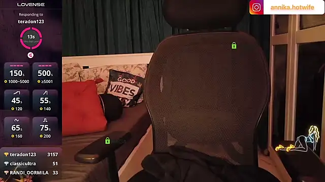 Chat +18 de CharmingTania ao vivo