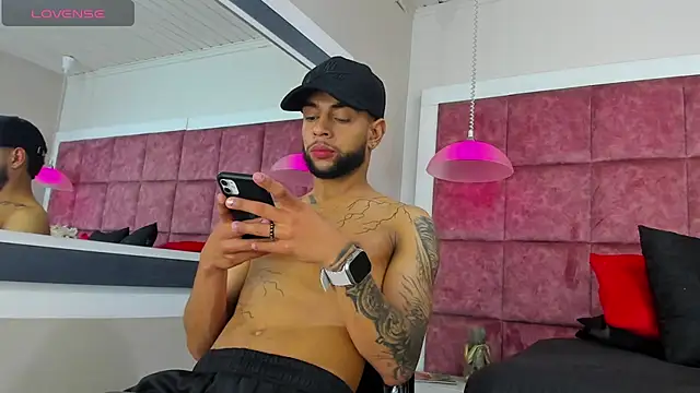 Chat XXX en directo de Aiden_Cash7