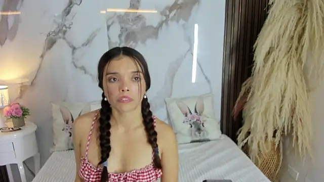 hannahill69 Adlı Modelin Canlı XXX Sohbeti