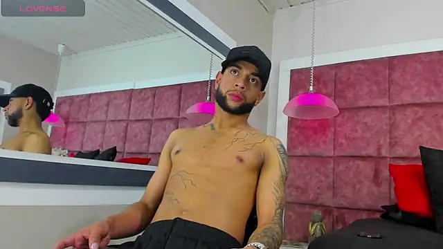 Aiden_Cash7's Live XXX Chat