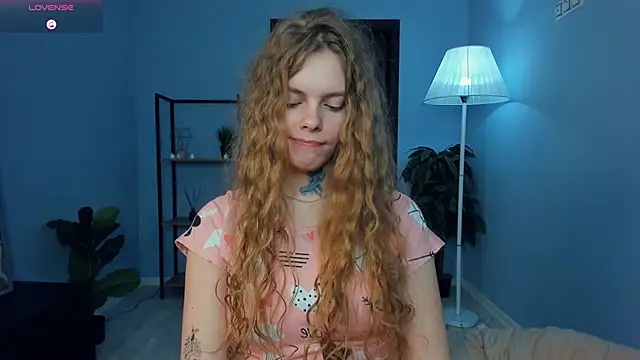 Chatroom XXX en direct de RayaNenlia