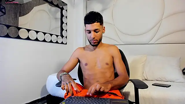 Thiagoferreti: онлайн-секс-чат