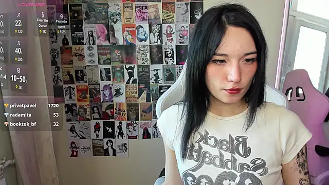 AliceeinWonderlanddd 在線直播表演