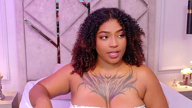 Cristal-Jonnes Chat XXX live