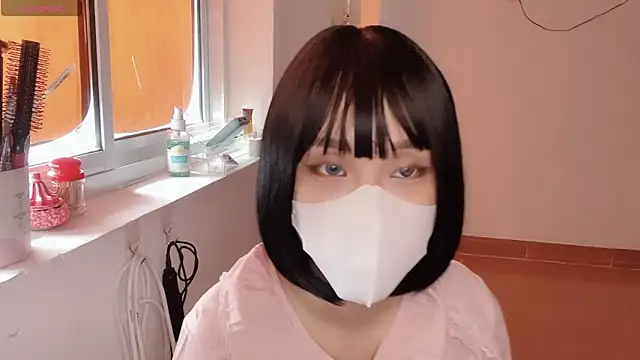 XXX chat uživo modela Tieu-May