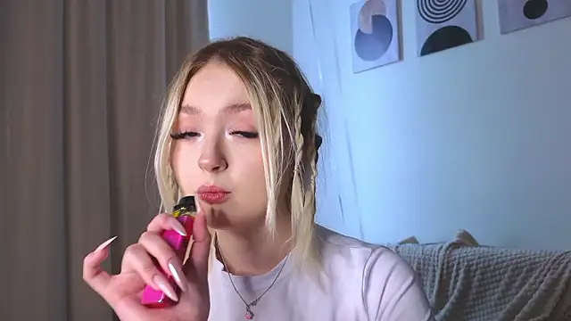 Chatroom XXX en direct de minigirl