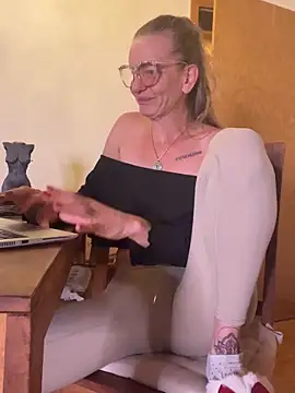 LucyLingerie78's Live XXX Chat