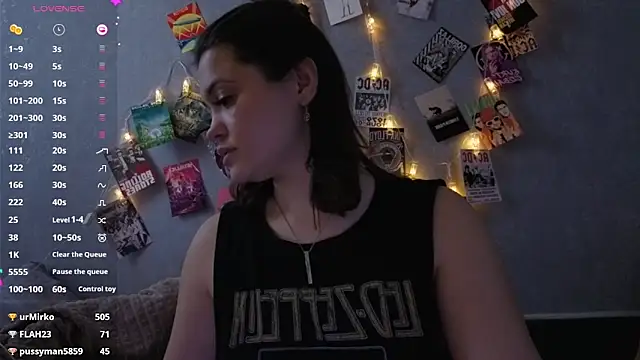 Chatroom XXX en direct de YummyTira