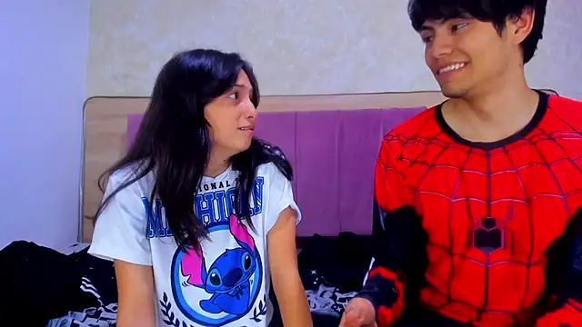 acoralivecm101 Adlı Modelin Canlı XXX Sohbeti