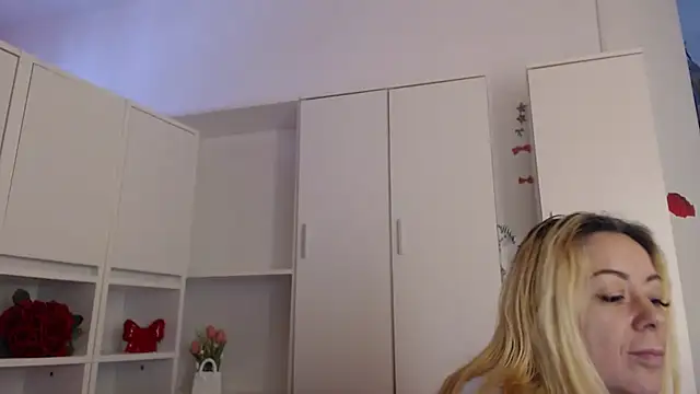 Chat +18 de _karolynesyera_ ao vivo