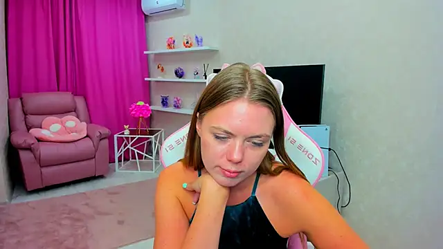 Strawberrye Chat XXX live