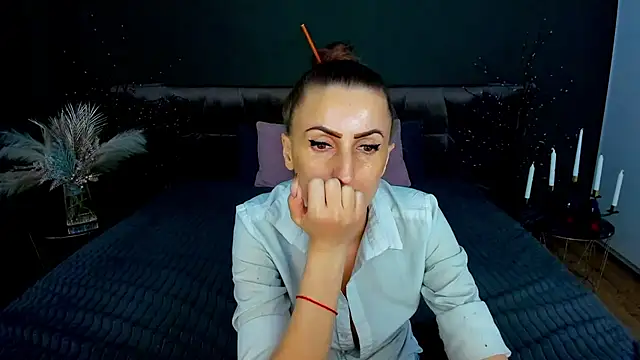 Rebecca_Diamond Chat XXX in diretta