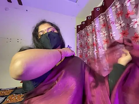 LouleyRanii Adlı Modelin Canlı XXX Sohbeti