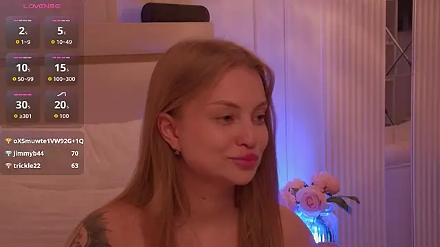 MollyHilton: онлайн-секс-чат