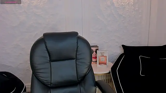 Chat XXX en directo de KayraLanne