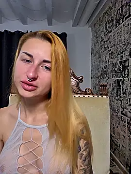 Pokazy przed kamerką – kylie_blck