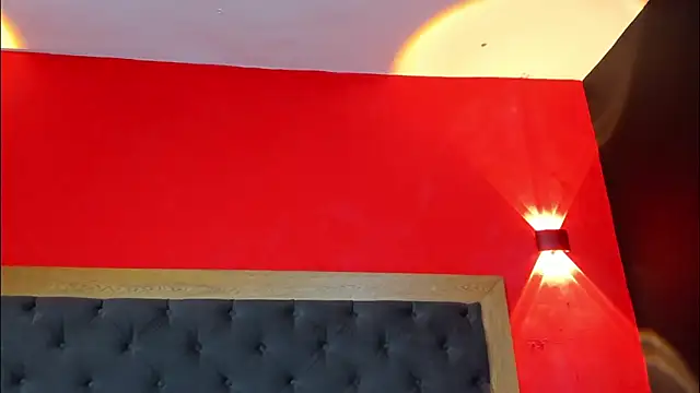 YayaHilton webkamerás műsora