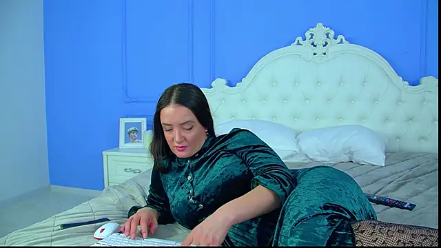 ElinaBelluccin Live XXX chat