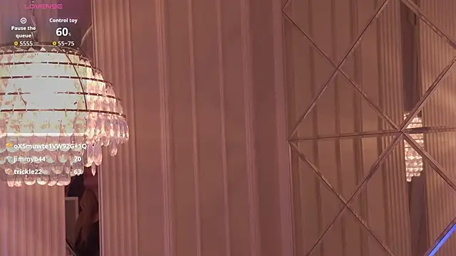 MollyHilton Show in webcam