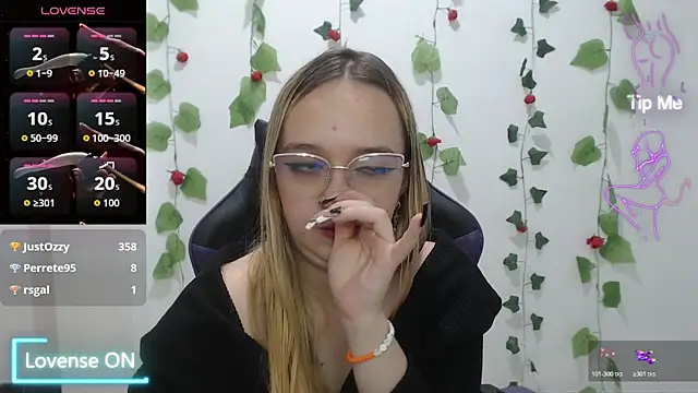 Chat +18 de Liaroberts1 ao vivo