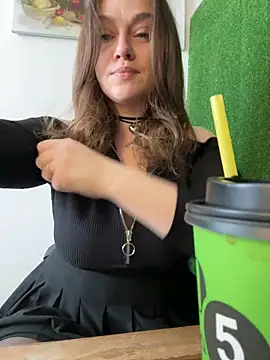 CrazyTori élő XXX-chatje