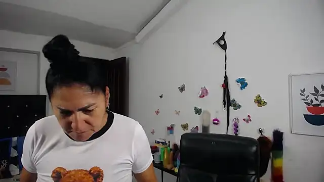 mature_bigboobs10 Adlı Modelin Web Kamerası Şovu