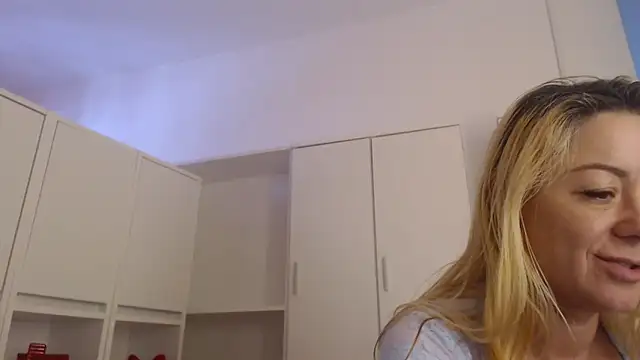 _karolynesyera_ Chat XXX live