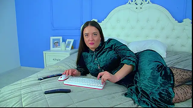 ElinaBellucci Adlı Modelin Canlı XXX Sohbeti