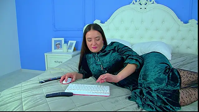 دردشة ElinaBellucci الجنسية المباشرة