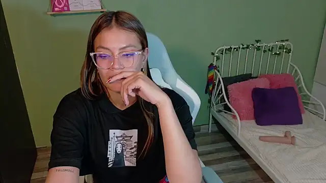 Emerald_Sparkles_'s Live XXX Chat