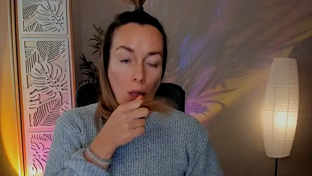 RebeccaMartinez élő XXX-chatje