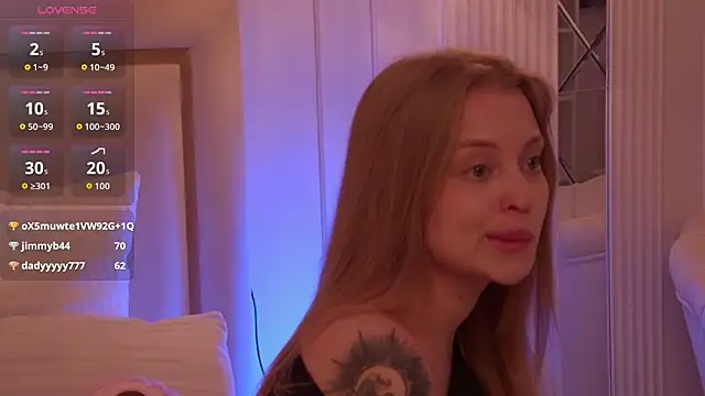 MollyHilton Chat XXX in diretta