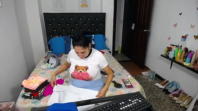 mature_bigboobs10 Adlı Modelin Canlı XXX Sohbeti