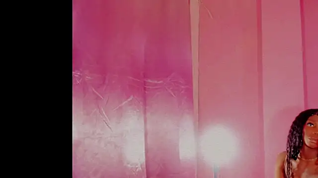 Sara_hot12112 webkamerás műsora